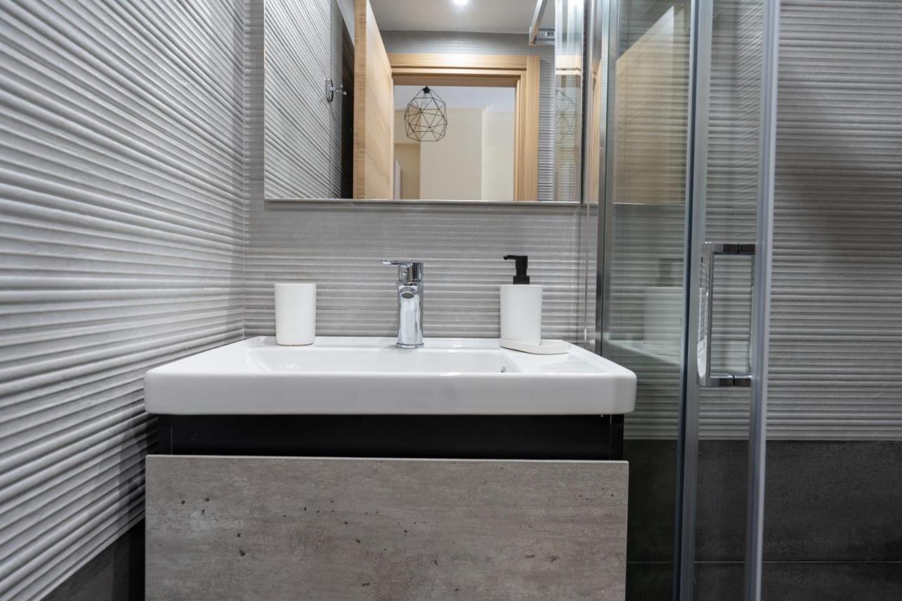 Ag. Ioannis Metro Station 1 Bed 2 Pers
